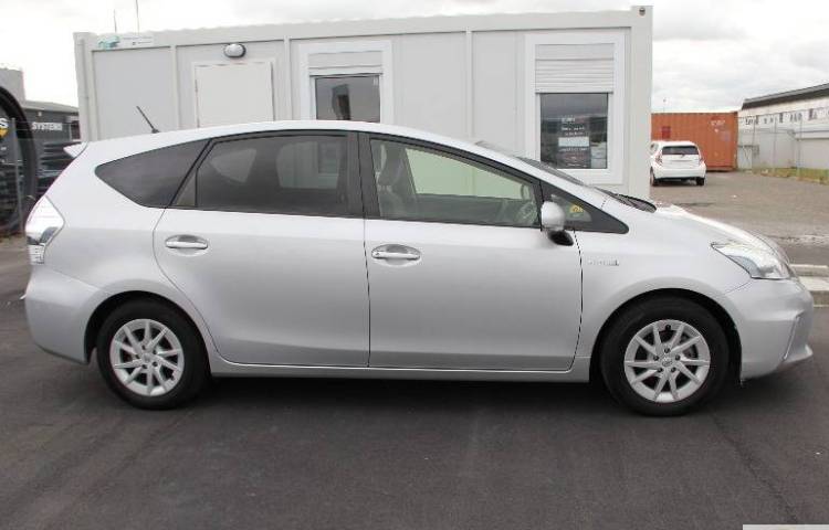 2014 Toyota PRIUS ALPHA (SILVER) for $16000 - Japan Cars, Stock No: #464