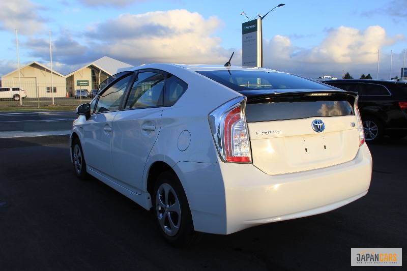 2014 Toyota Prius (WHITE) for $17300 - Japan Cars, Stock No: #549